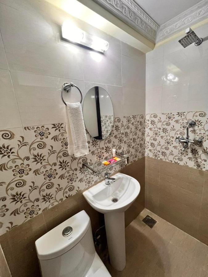 Lasa Kusa Homestay 랄릿푸르 외부 사진