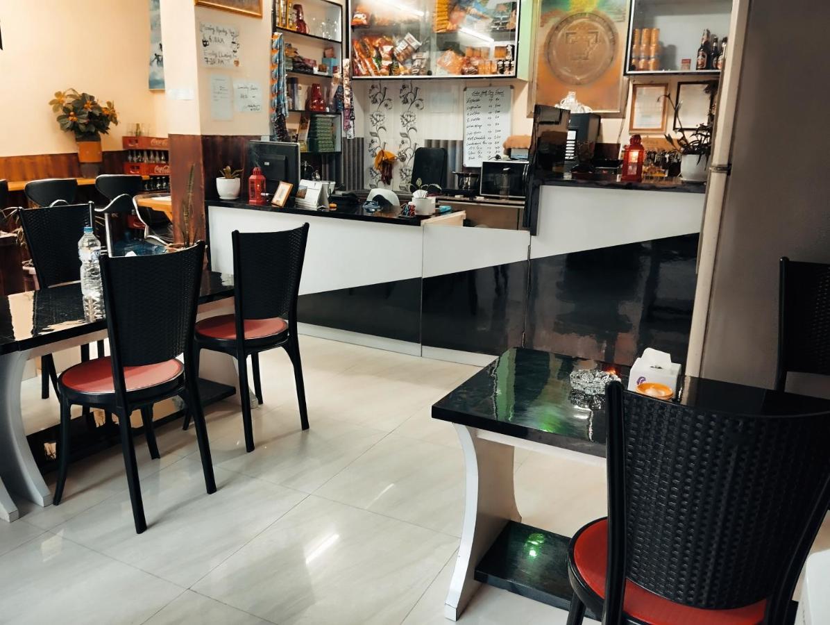 Lasa Kusa Homestay 랄릿푸르 외부 사진